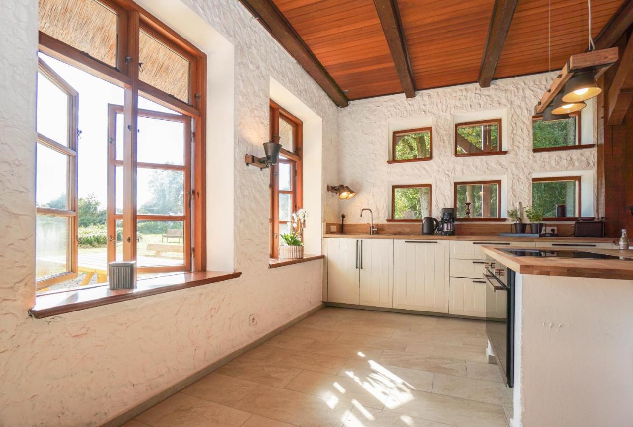 Ruhe Unter Reet-Haus Mit Sauna, Whirlpool Und Kamin Gnarrenburg ภายนอก รูปภาพ