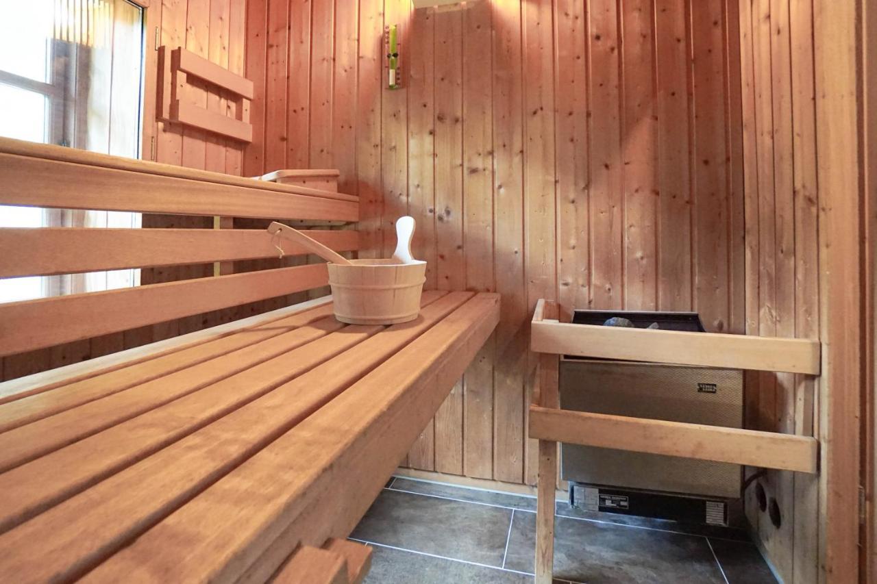 Ruhe Unter Reet-Haus Mit Sauna, Whirlpool Und Kamin Gnarrenburg ภายนอก รูปภาพ